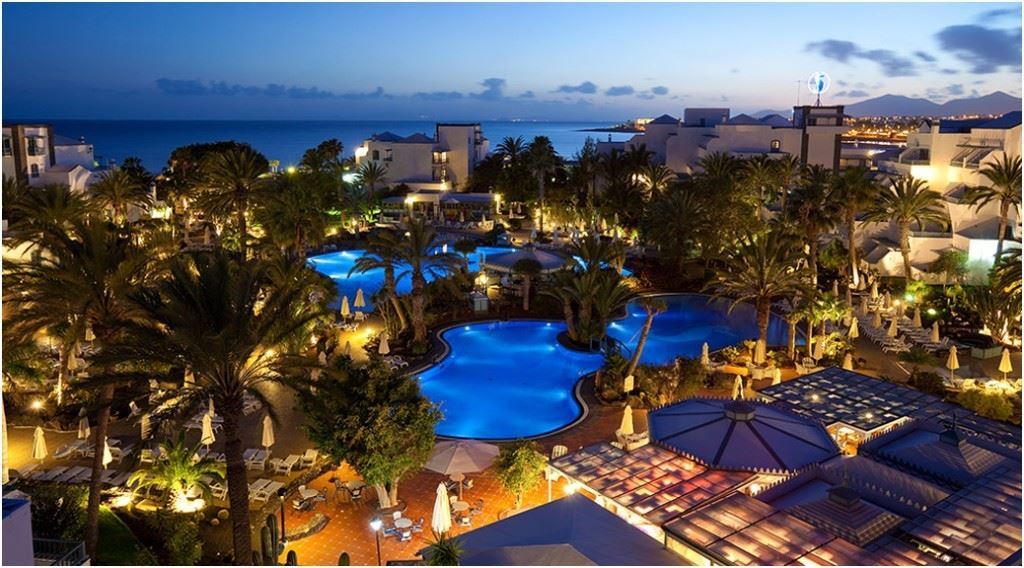 Lanzarote-Seaside-Hotel-Los-Jameos-Playa-luxury-hotels