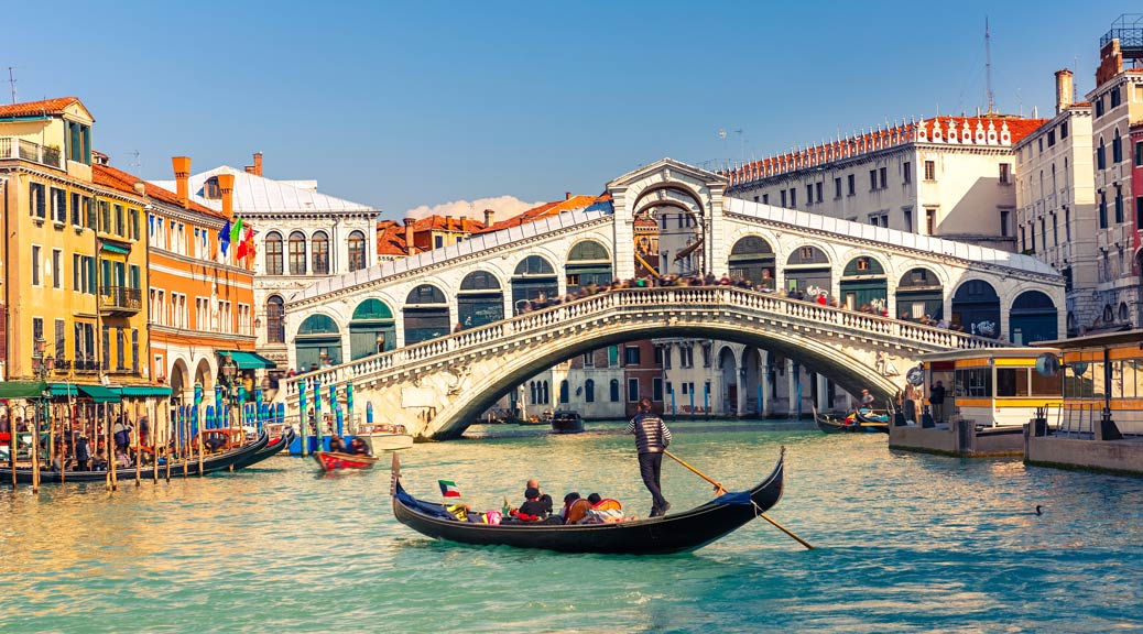  Rialto Bridge at dusk in Venice, Italy