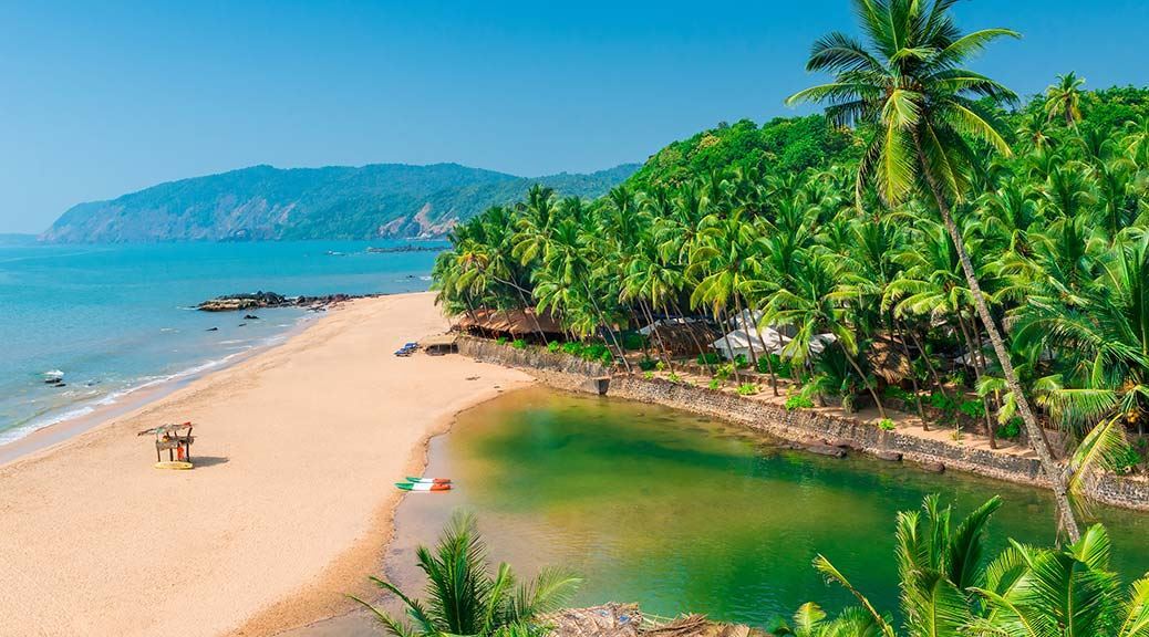 december-holiday-beach-goa-india