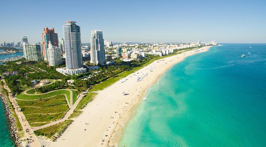 december-holiday-south-beach-miami-beach-florida