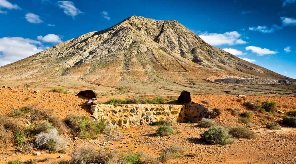 pocket-guide-tindaya-mountain-volcano-fuerteventura